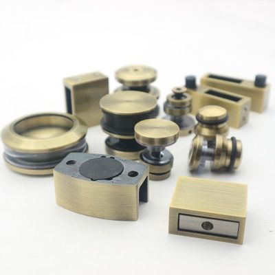 Giá tốt Hệ thống cửa trượt SS304 không khung với cuộn vàng Ba Lan và phong cách thiết kế không khung trực tuyến