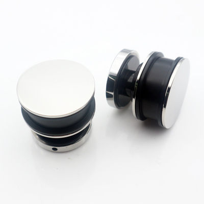 Chiếc cửa kho bạc và bộ dụng cụ kết hợp hoàn hảo cho ngôi nhà của bạn
